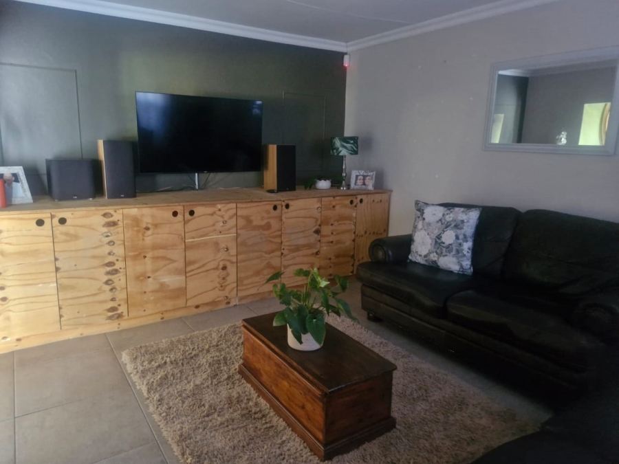 To Let 4 Bedroom Property for Rent in Keidebees Northern Cape